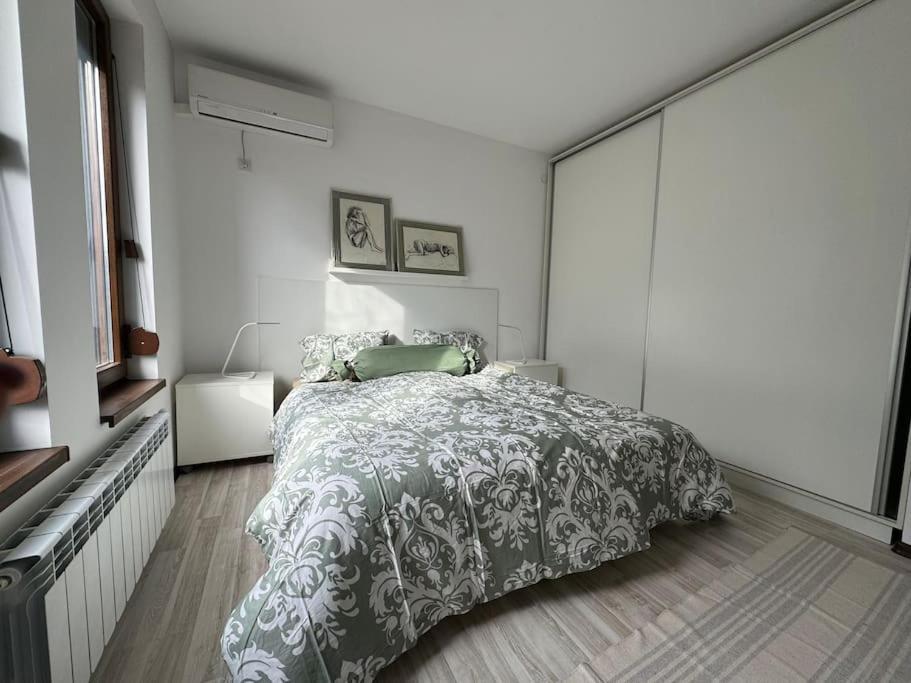 Kazanlak Large Guest House Apartment Near The Center With Full Kitchen & Dining Room, King Beds, Garden Patio, Free Parking & Self Check-In Exterior photo