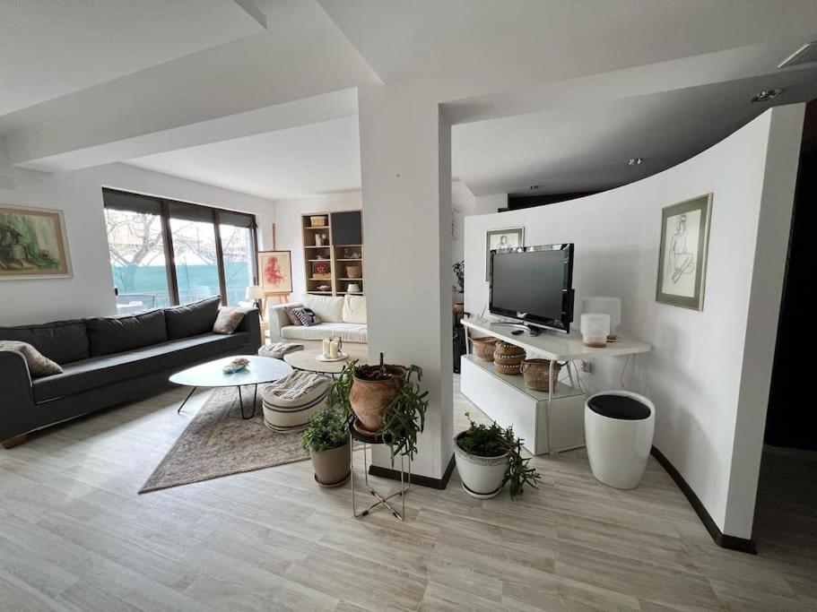 Kazanlak Large Guest House Apartment Near The Center With Full Kitchen & Dining Room, King Beds, Garden Patio, Free Parking & Self Check-In Exterior photo