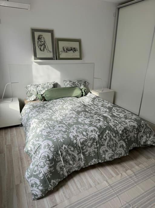 Kazanlak Large Guest House Apartment Near The Center With Full Kitchen & Dining Room, King Beds, Garden Patio, Free Parking & Self Check-In Exterior photo