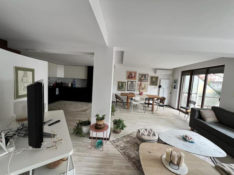 Kazanlak Large Guest House Apartment Near The Center With Full Kitchen & Dining Room, King Beds, Garden Patio, Free Parking & Self Check-In Exterior photo