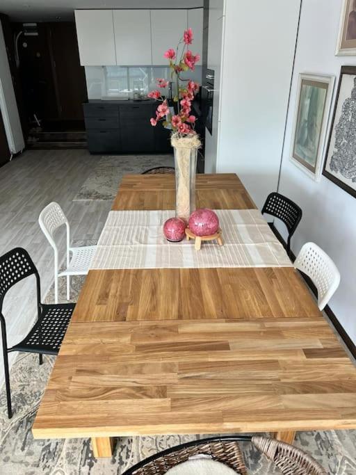 Kazanlak Large Guest House Apartment Near The Center With Full Kitchen & Dining Room, King Beds, Garden Patio, Free Parking & Self Check-In Exterior photo