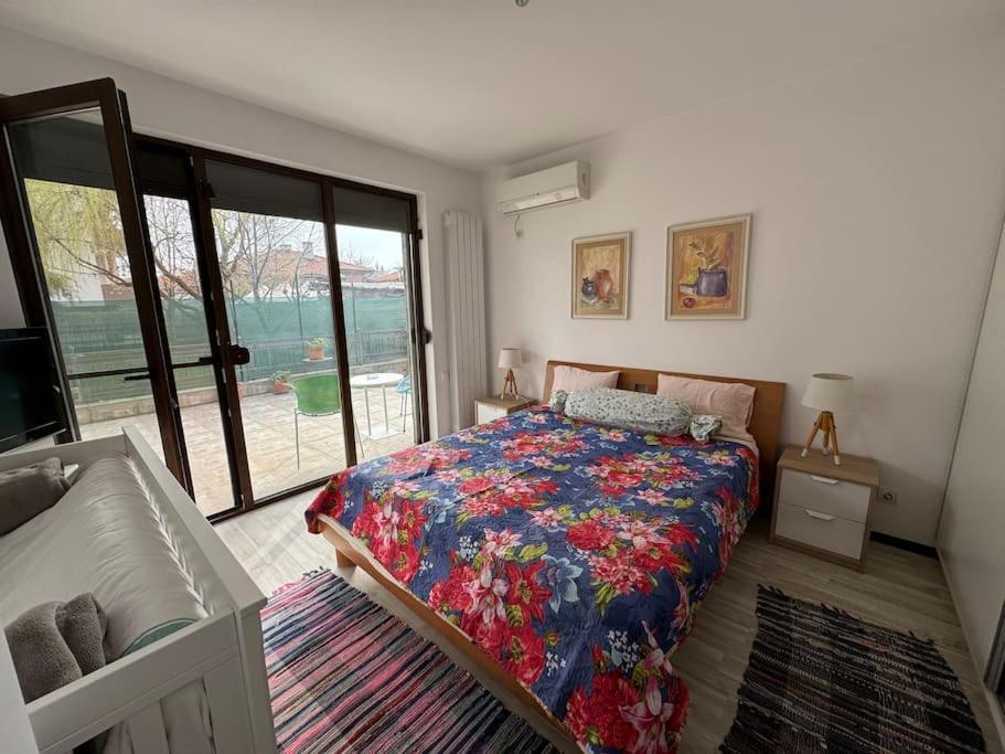 Kazanlak Large Guest House Apartment Near The Center With Full Kitchen & Dining Room, King Beds, Garden Patio, Free Parking & Self Check-In Exterior photo