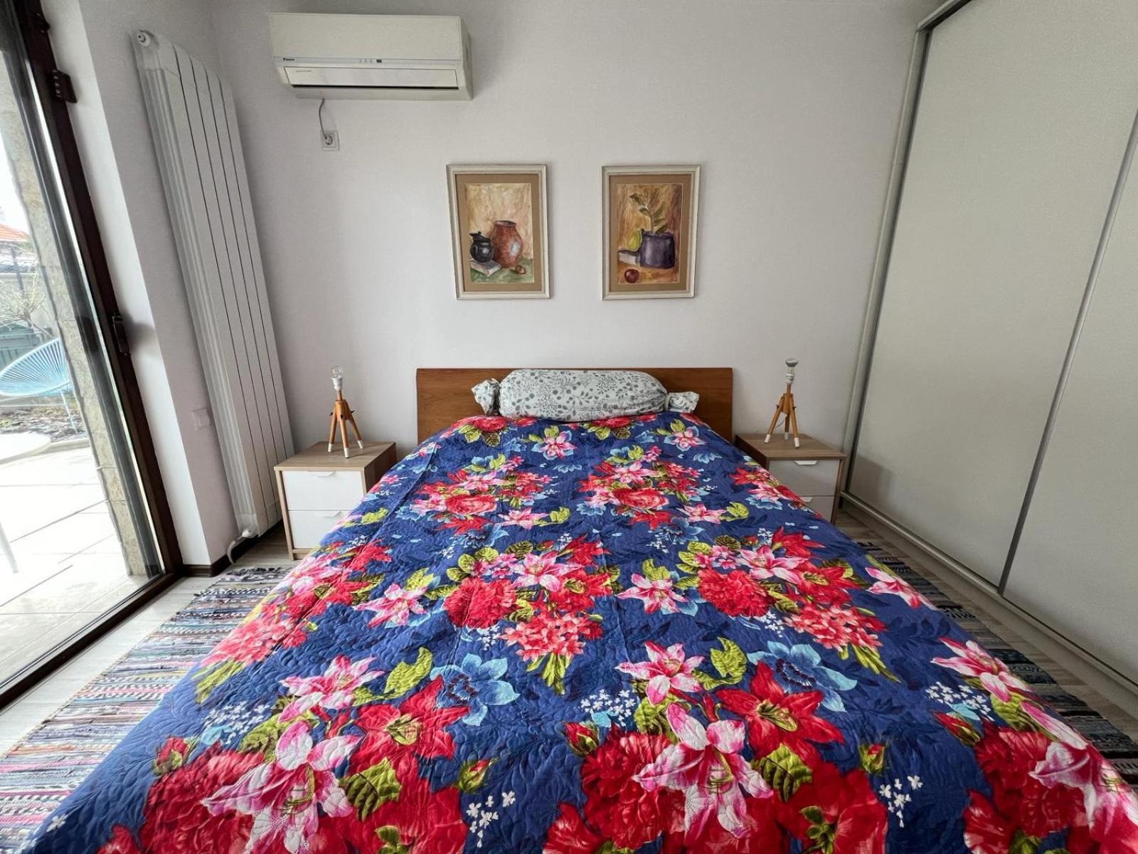 Kazanlak Large Guest House Apartment Near The Center With Full Kitchen & Dining Room, King Beds, Garden Patio, Free Parking & Self Check-In Exterior photo